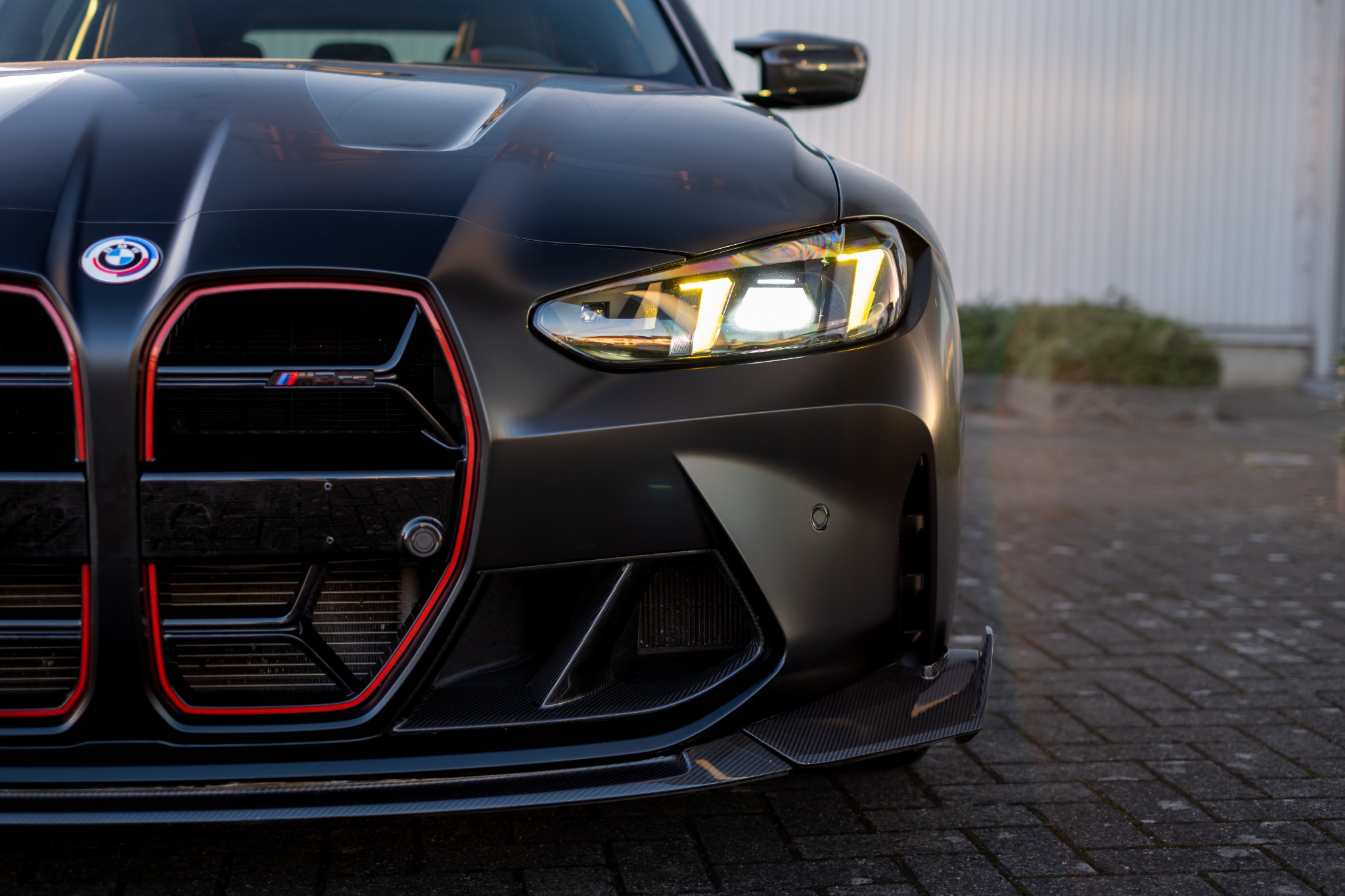 BMW M3 CS Touring detail van grille en koplamp