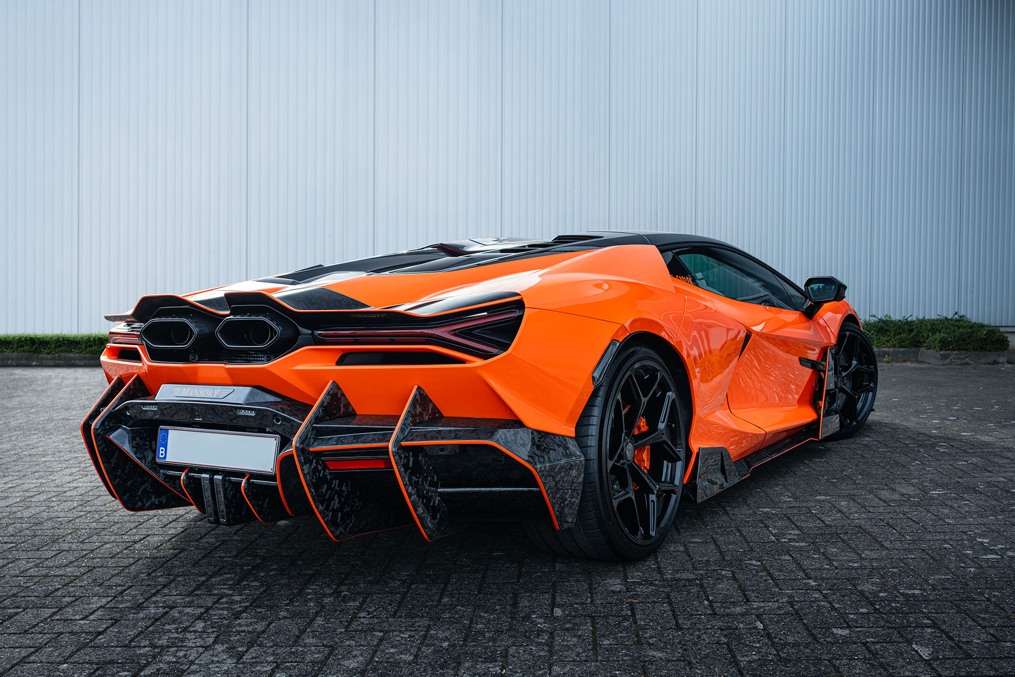 Lamborghini Revuelto rear drie kwart