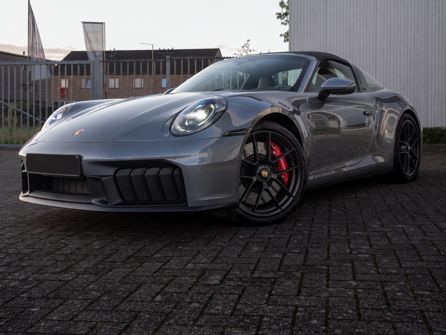 Porsche 911 Targa 4 GTS front drie kwart