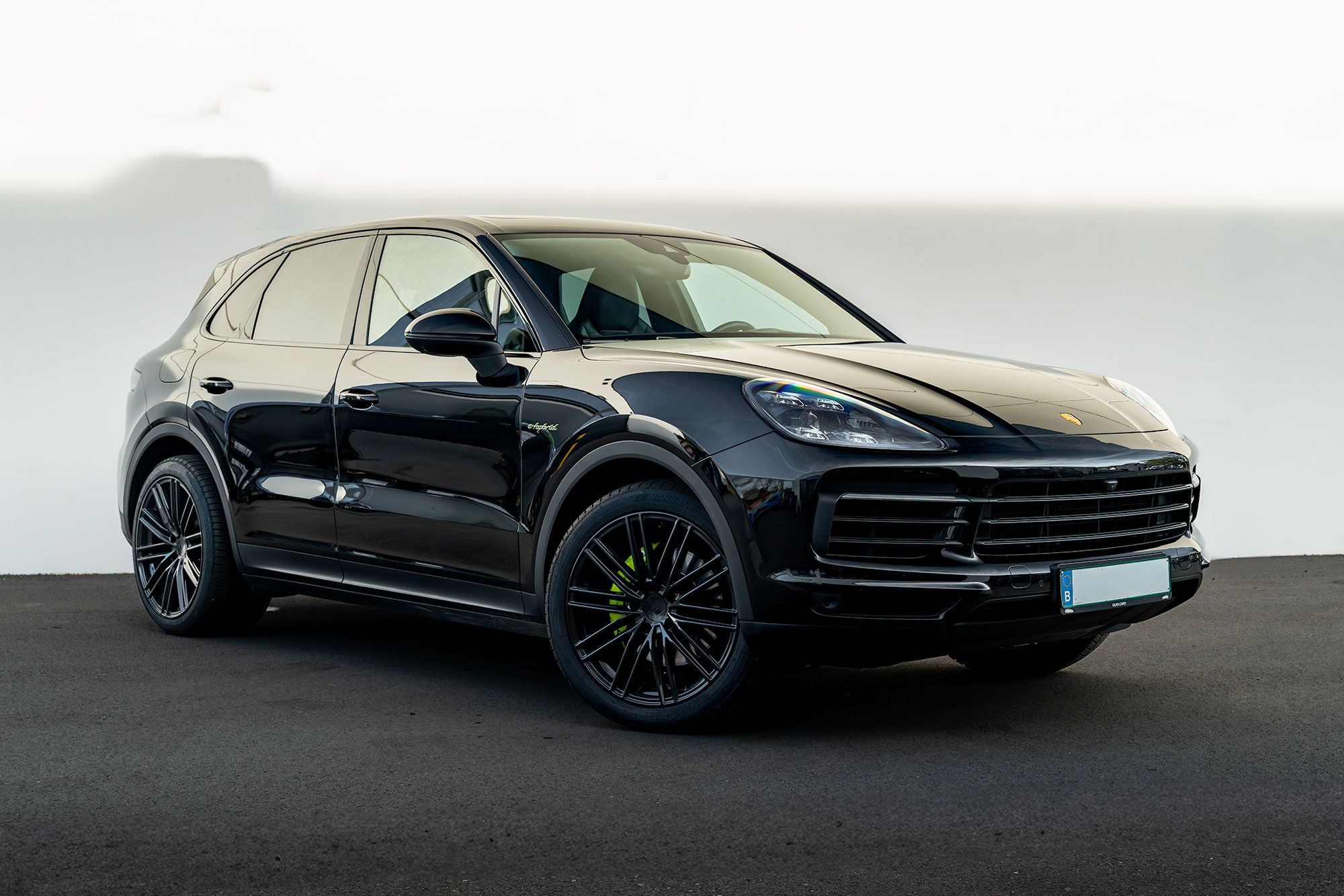 Porsche Cayenne e-Hybrid vanuit een voorste driekwarthoek
